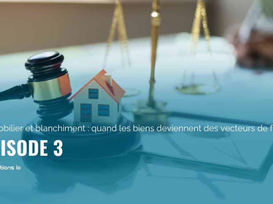 arteau de juge, maison miniature et balance – symbole de la fraude et immobilier