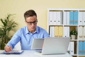 que faire en cas d'absence, de départ ou d'urgence